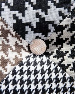 Sillón Tapizado Con Reposapiés Blanco/negro VEJLE 17 Sillón Tapizado Con Reposapiés Blanco/negro VEJLE -Beliani undef src sa picid 477561 type whitesh image