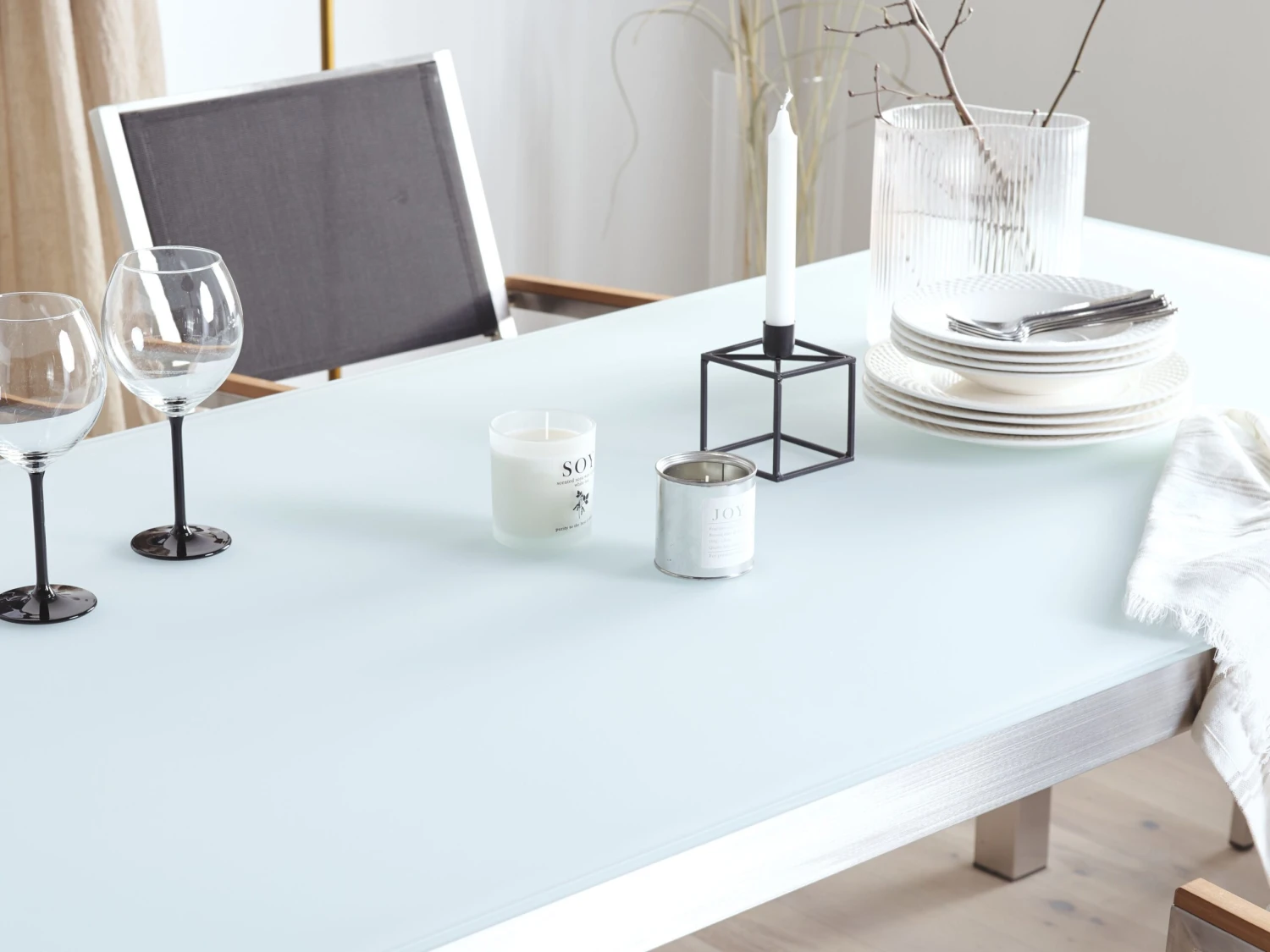 Conjunto De Jardín Mesa En Vidrio Blanco 180 Cm, 6 Sillas Negras GROSSETO 7 Conjunto De Jardín Mesa En Vidrio Blanco 180 Cm, 6 Sillas Negras GROSSETO - Imagen 5