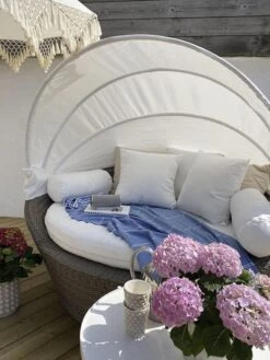 Cama De Exterior De Ratán Marrón Claro/blanco Crema SYLT 18 Cama De Exterior De Ratán Marrón Claro/blanco Crema SYLT -Beliani undef src sa picid 811057 type whitesh image