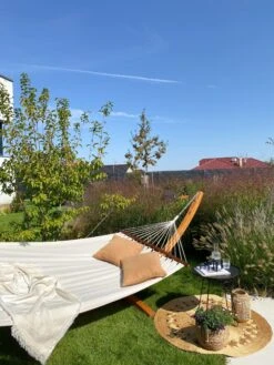 Hamaca De Madera De Alerce Oscura/blanco Crema 415 Cm TREVISO 15 Hamaca De Madera De Alerce Oscura/blanco Crema 415 Cm TREVISO -Beliani undef src sa picid 811739 type whitesh image