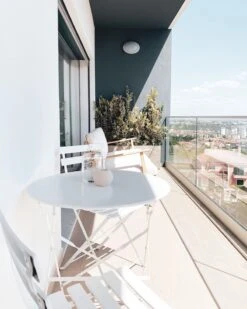 Conjunto De Balcón De Metal Blanco FIORI 14 Conjunto De Balcón De Metal Blanco FIORI -Beliani undef src sa picid 822844 type whitesh image