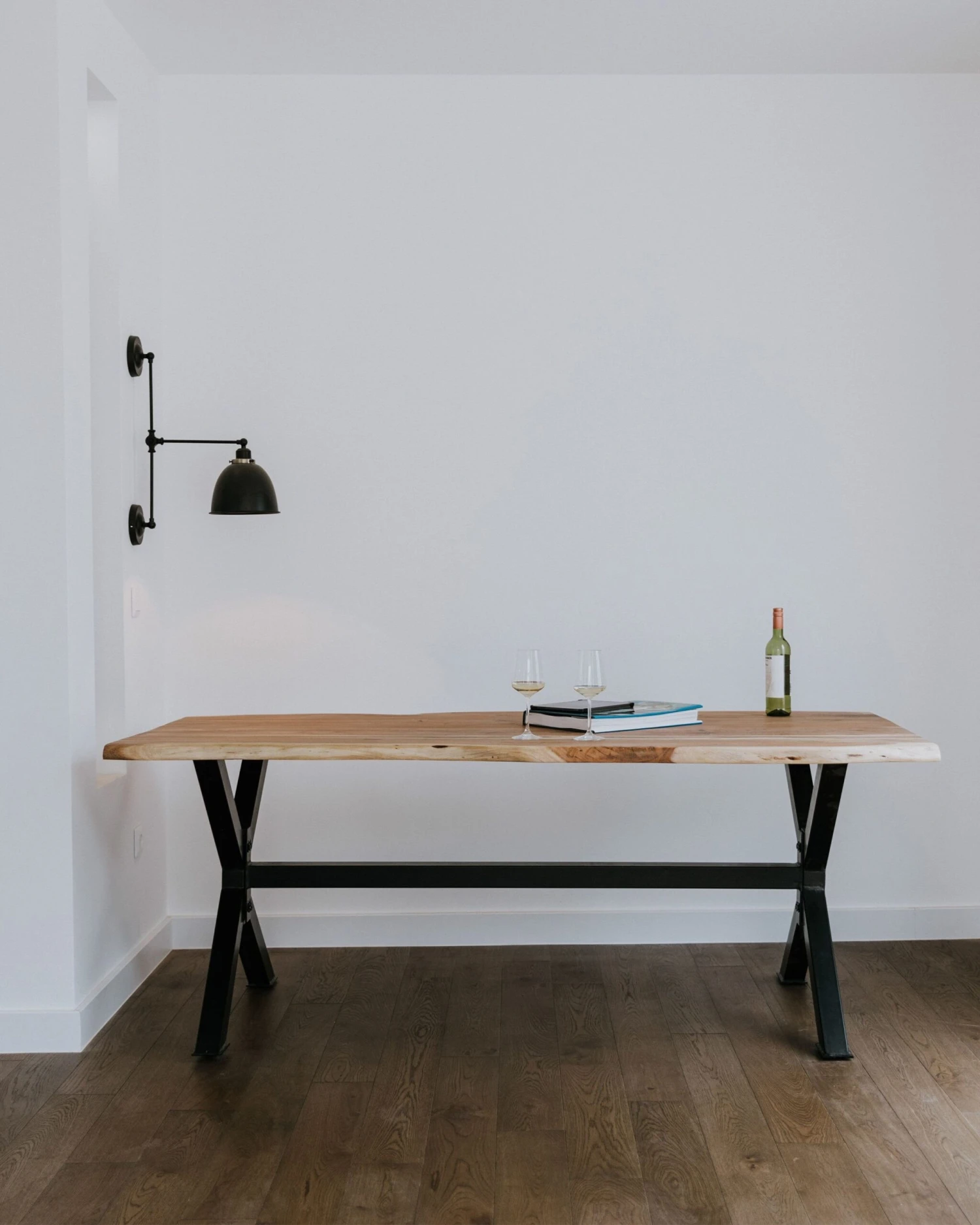 Mesa De Comedor De Madera De Acacia Clara/negro Varios Tamaños VALBO 7 Mesa De Comedor De Madera De Acacia Clara/negro Varios Tamaños VALBO - Imagen 5