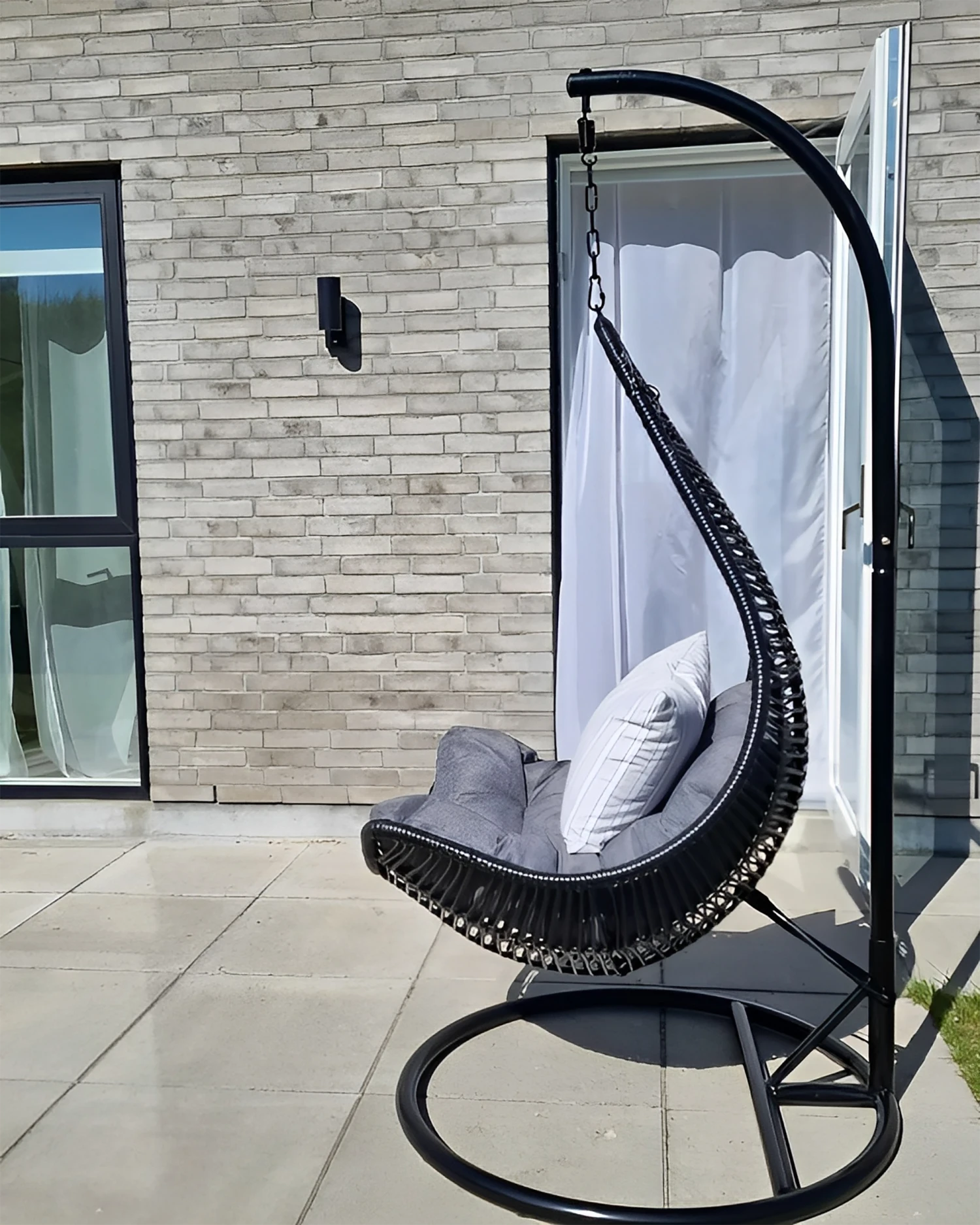 Silla Colgante De Ratán Negra Con Soporte ATRI - Imagen 3